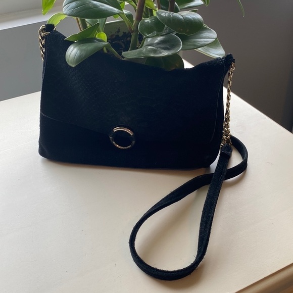 ASOS Suede Crossbody bag with gold chain, black, One Size - Picture 2 of 10